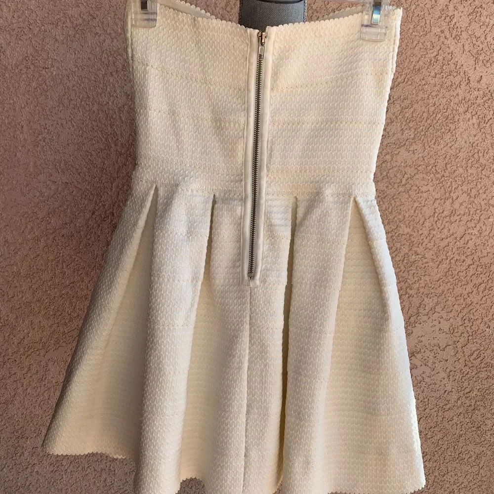 Bandage fit and flare strapless dress - Picture 2 of 5